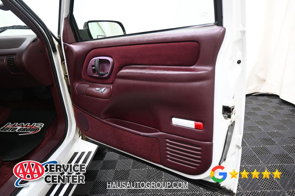 1995 Chevrolet Tahoe - Photo 16