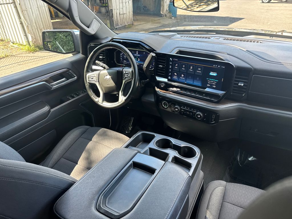2023 Chevrolet Silverado 1500 LT - Photo 18