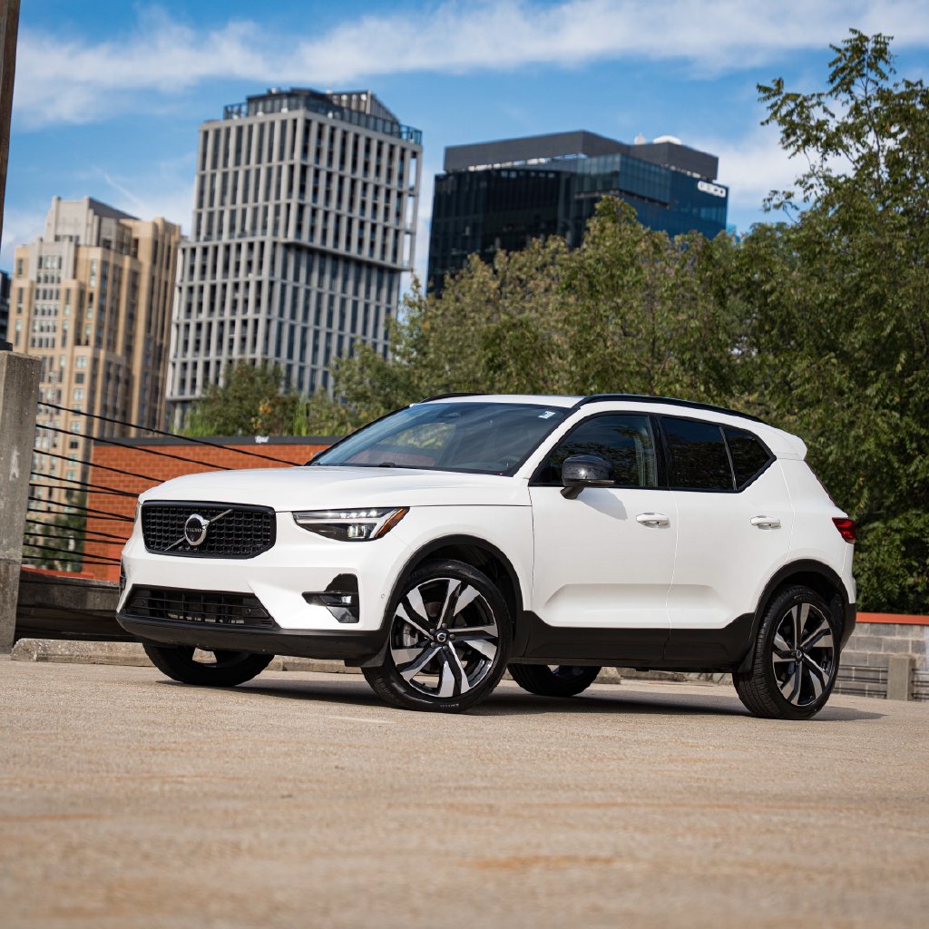 2025 Volvo XC40