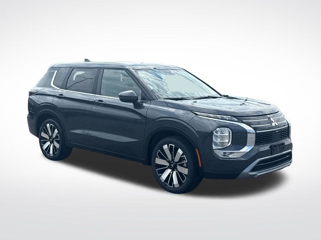 Used 2025 Mitsubishi Outlander SE SUV