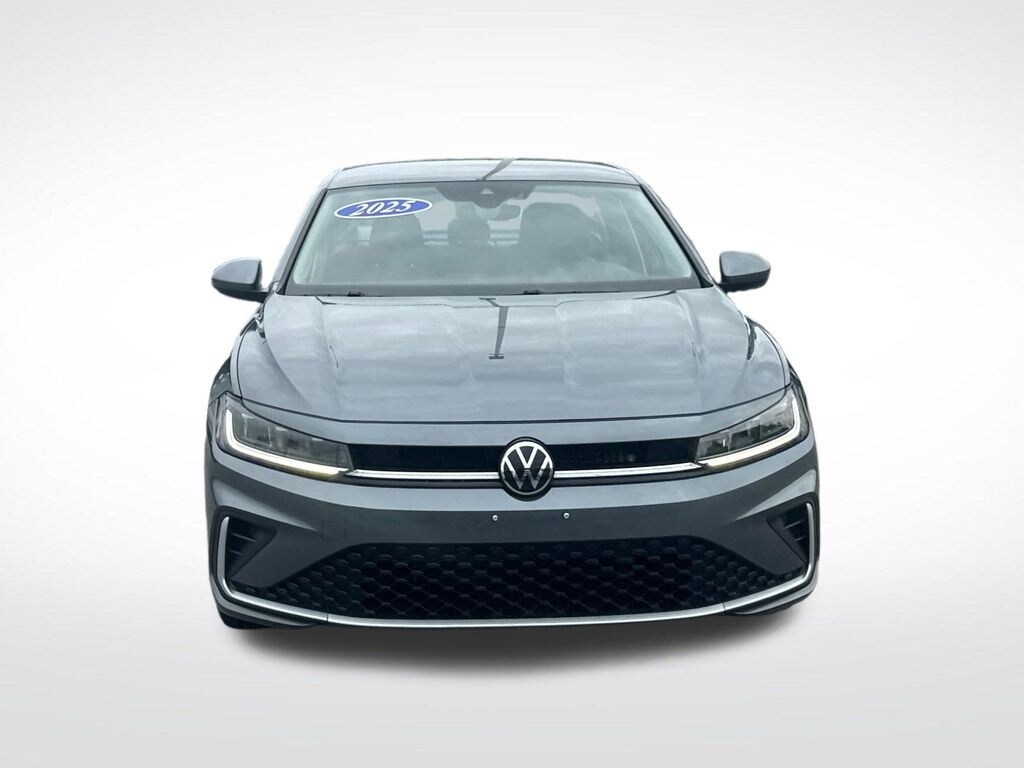 Used 2025 Volkswagen Jetta 1.5T SE Sedan