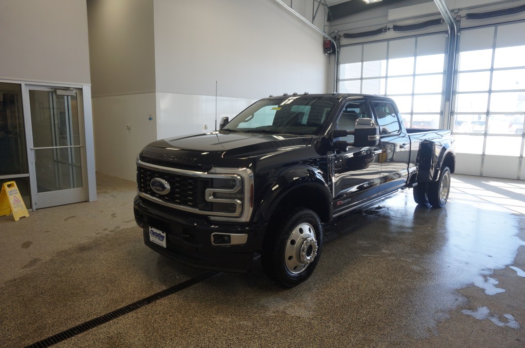 2026 Ford F-450 Super Duty Platinum
