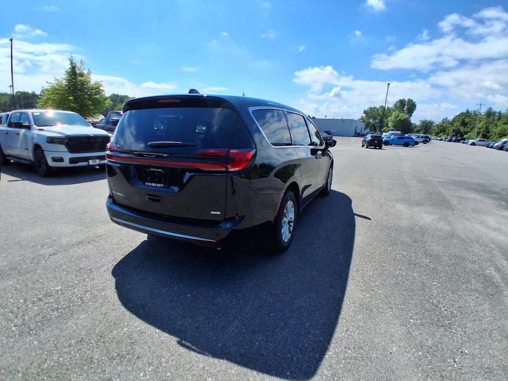 New 2027 Chrysler Pacifica SELECT AWD Passenger Van