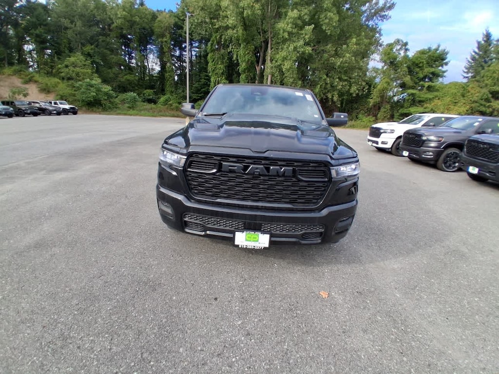 New 2026 Ram 1500 EXPRESS CREW CAB 4X4 5'7 BOX Pickup