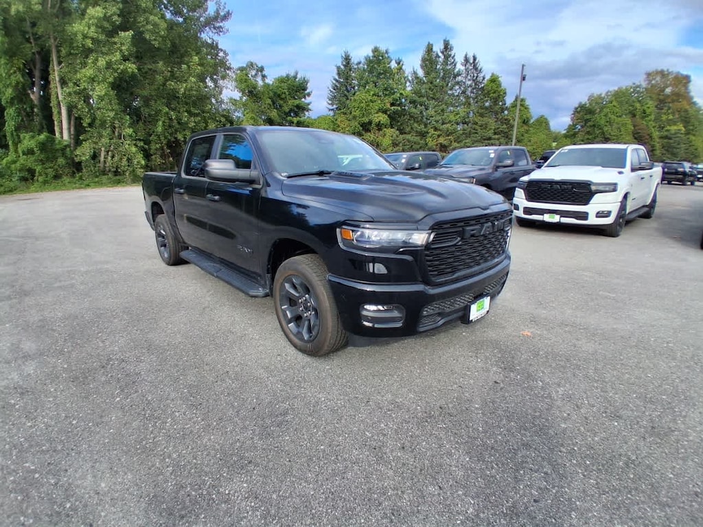 New 2026 Ram 1500 EXPRESS CREW CAB 4X4 5'7 BOX Pickup