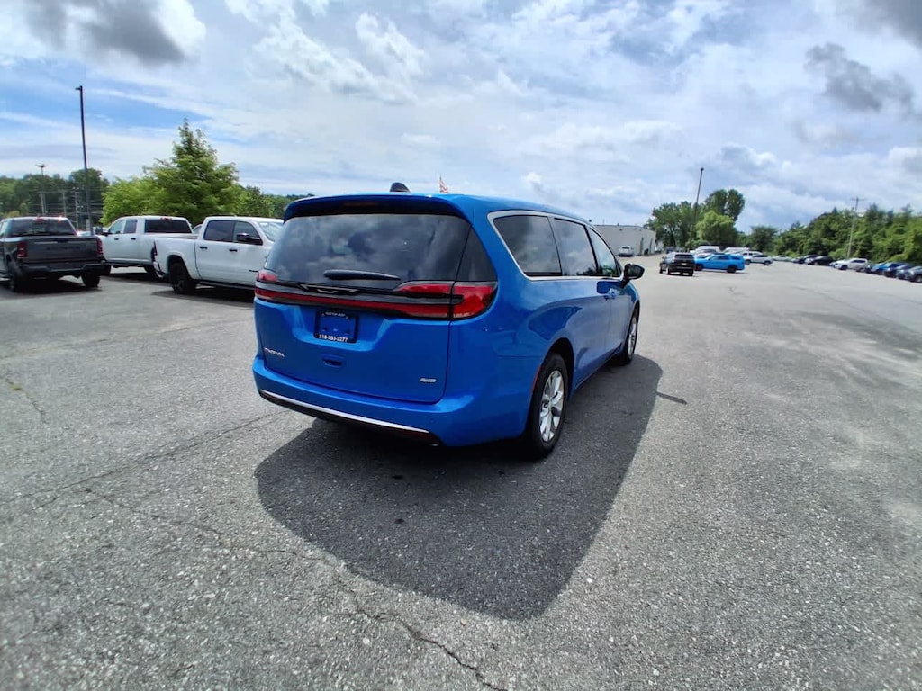 New 2027 Chrysler Pacifica SELECT AWD Passenger Van