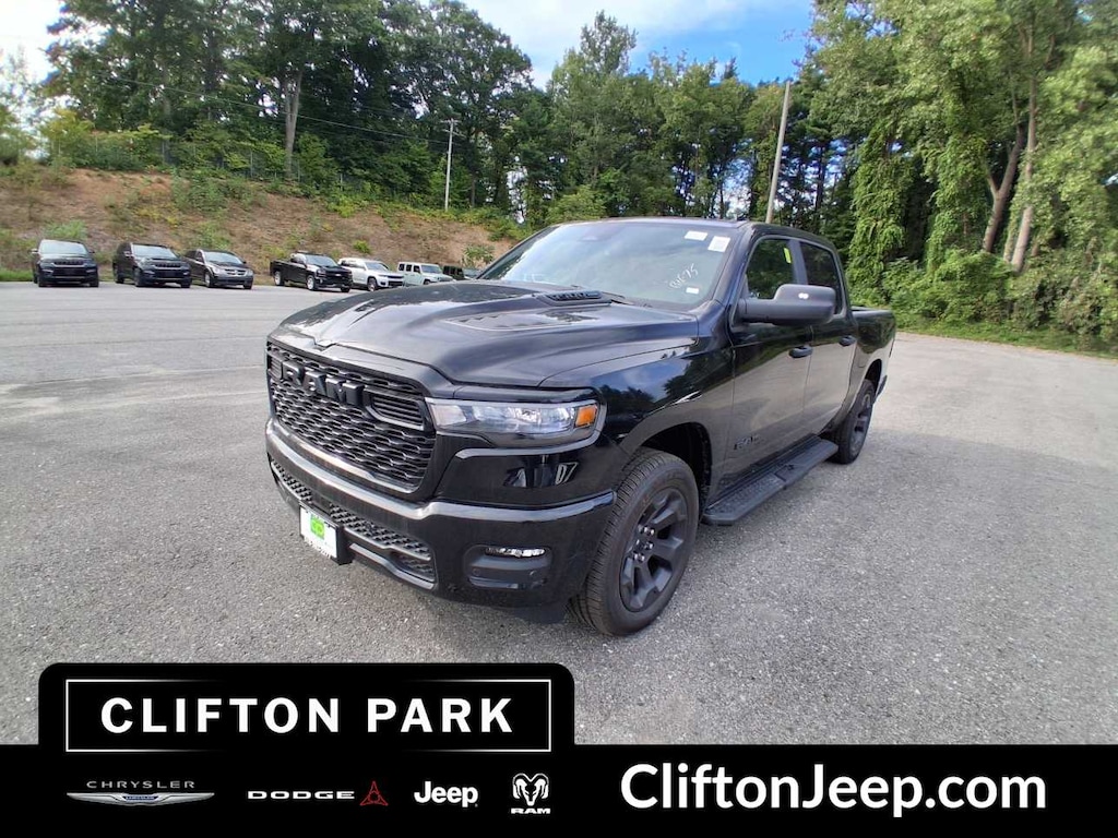 New 2026 Ram 1500 EXPRESS CREW CAB 4X4 5'7 BOX Pickup