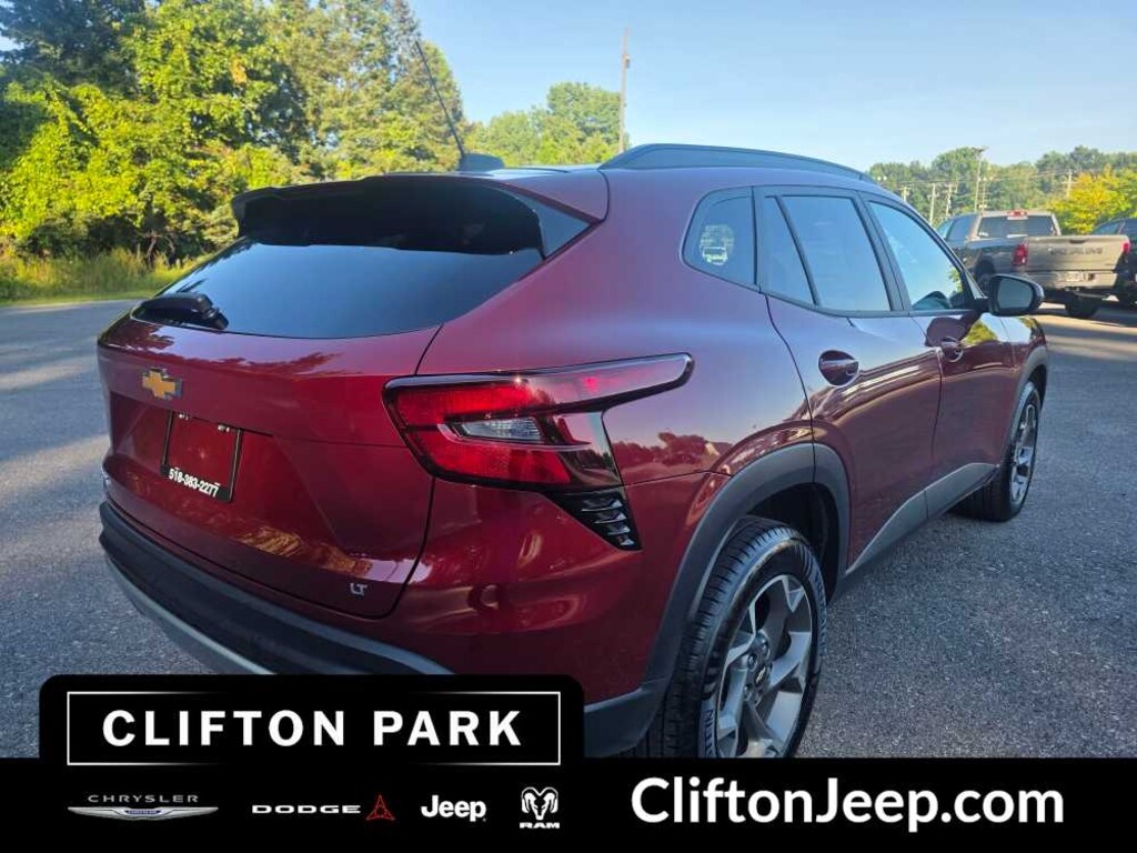 Used 2025 Chevrolet Trax LT FWD