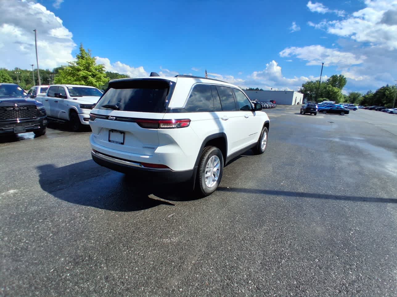 New 2026 Jeep Grand Cherokee LAREDO X 4X4 Sport Utility