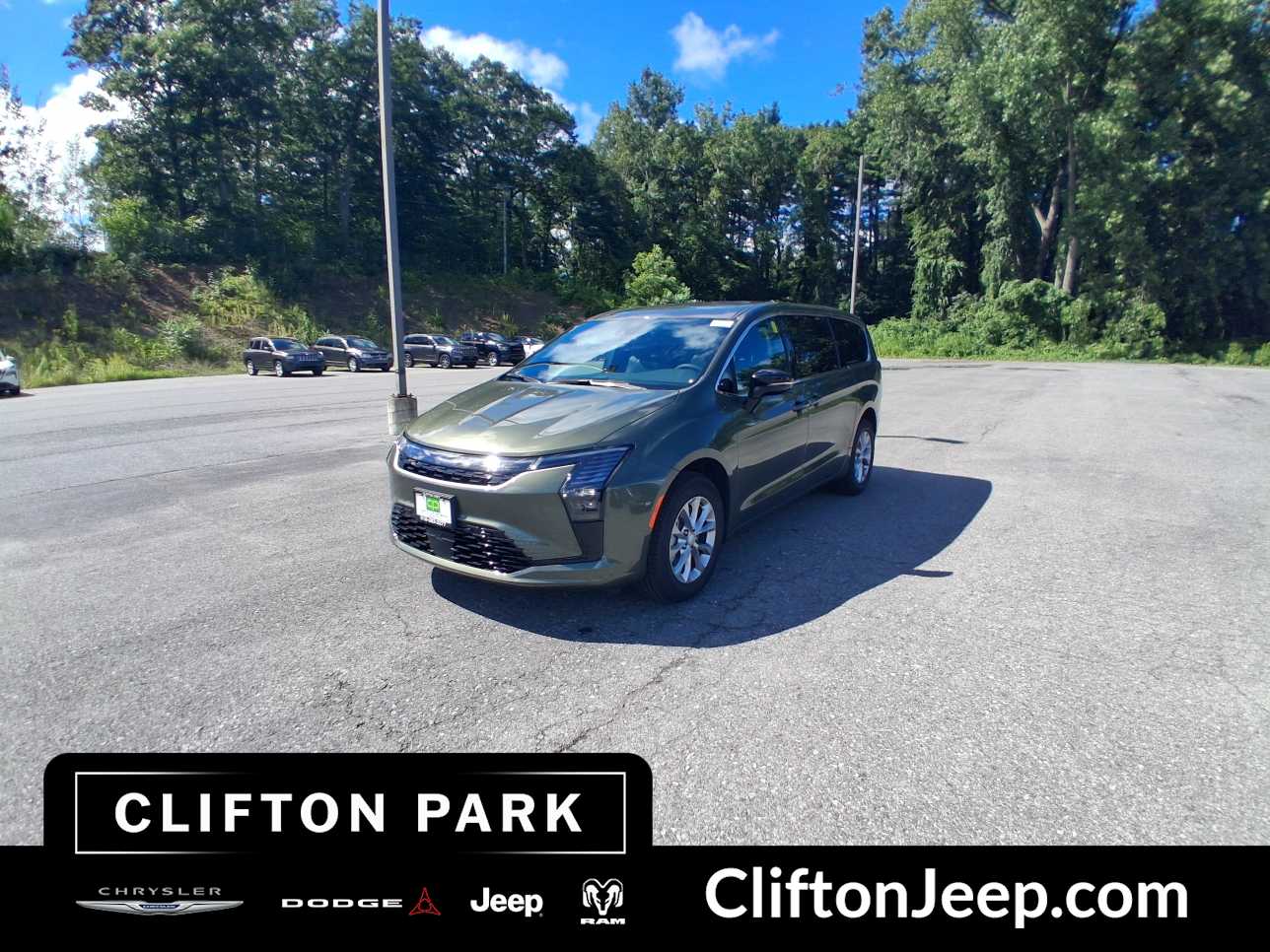2027 Chrysler Pacifica SELECT AWD Passenger Van