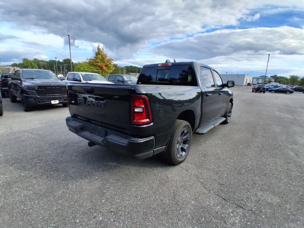 New 2026 Ram 1500 EXPRESS CREW CAB 4X4 5'7 BOX Pickup