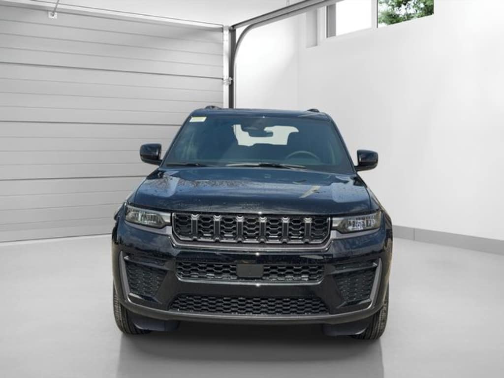 Used 2026 Jeep Grand Cherokee Altitude SUV