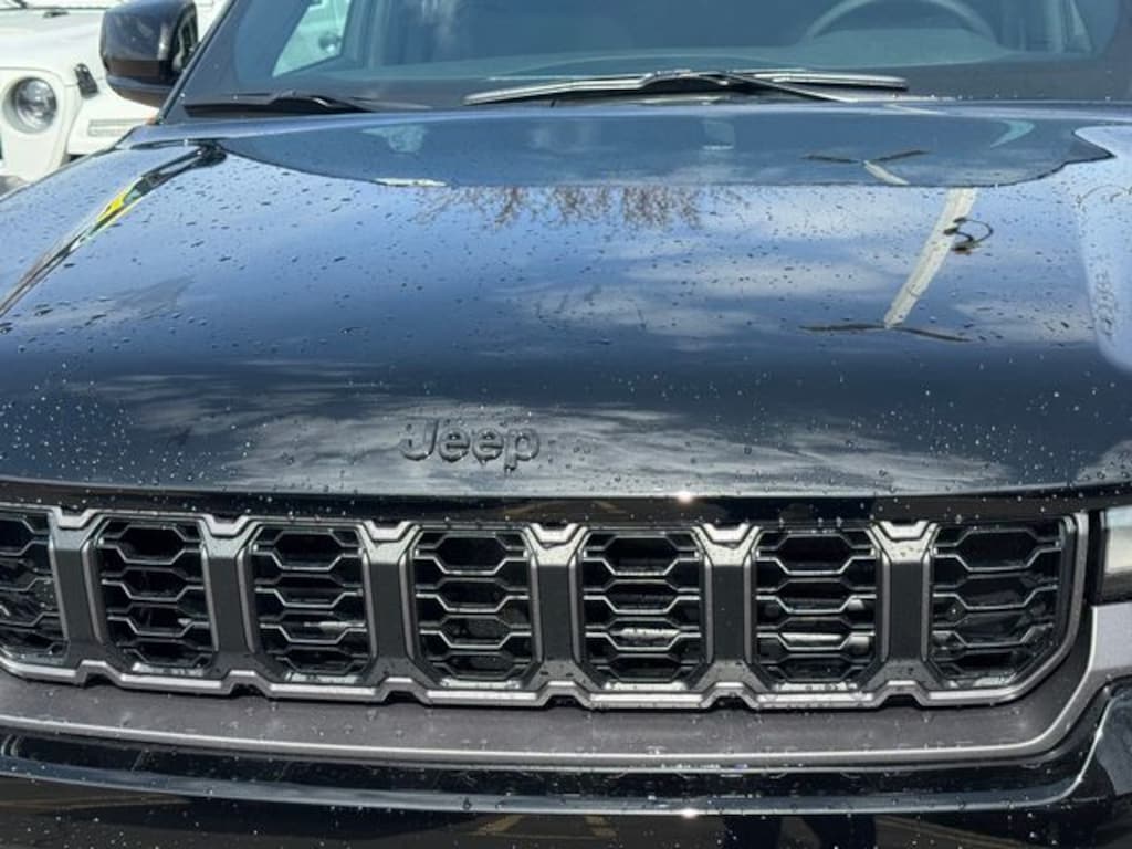 Used 2026 Jeep Grand Cherokee Altitude SUV