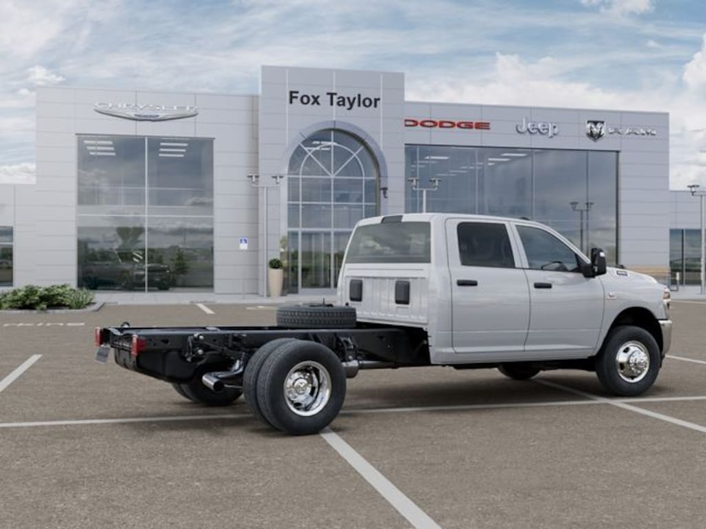 New 2026 Ram 3500 Chassis Cab TRADESMAN CREW 4X4 60' CA Pickup