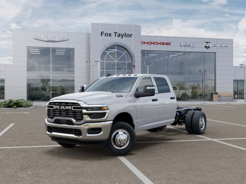New 2026 Ram 3500 Chassis Cab TRADESMAN CREW 4X4 60' CA Pickup