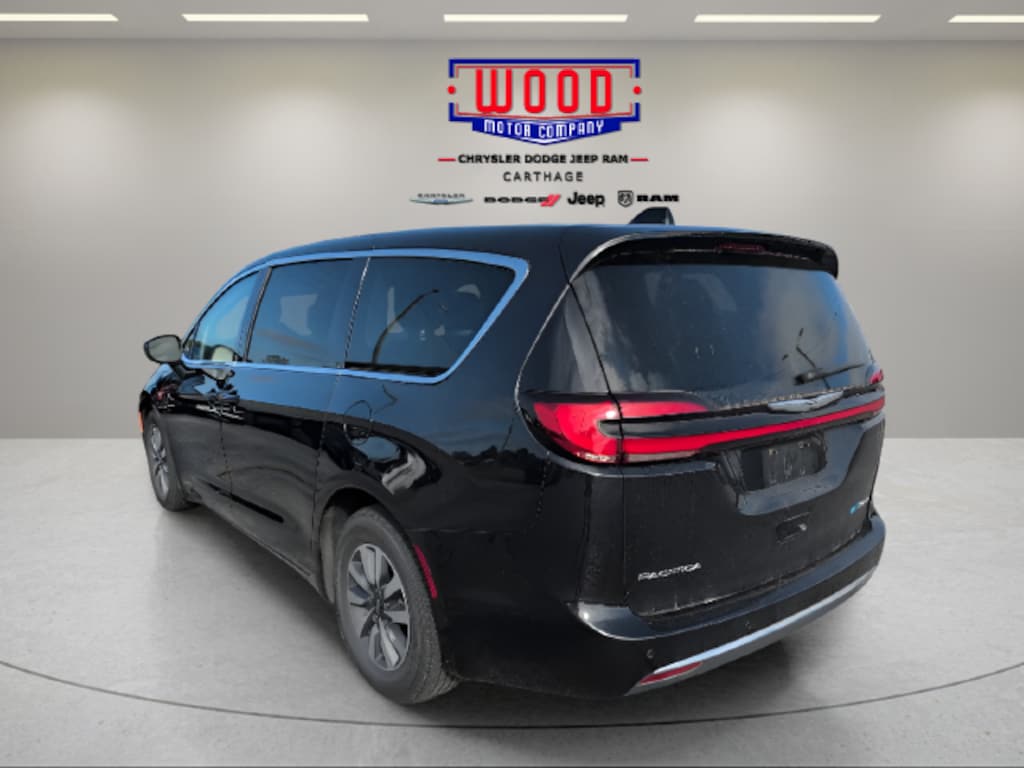 Used 2023 Chrysler Pacifica Hybrid Touring L Minivan/Van