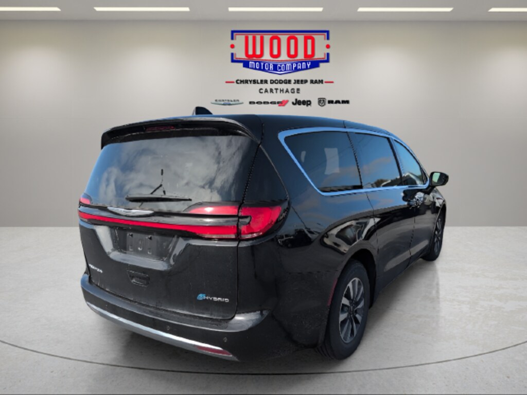 Used 2023 Chrysler Pacifica Hybrid Touring L Minivan/Van