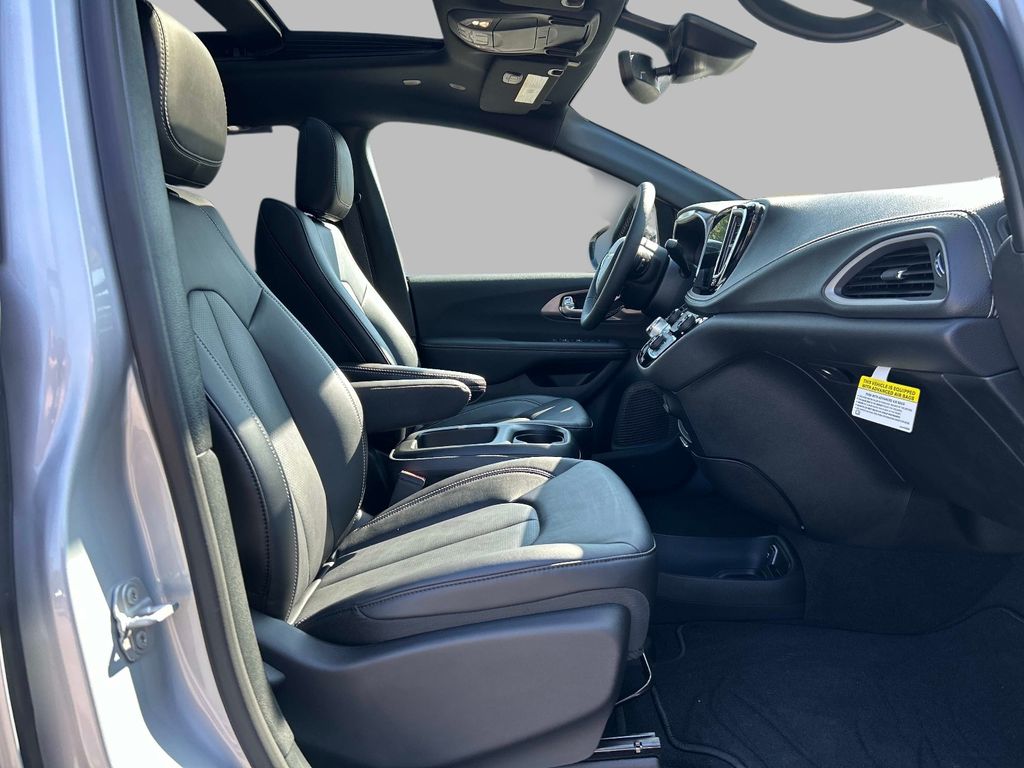 2026 Chrysler Pacifica Select - Photo 20