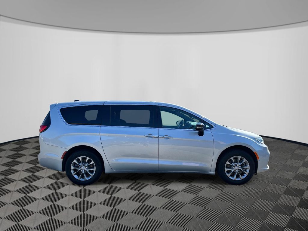 2026 Chrysler Pacifica Select - Photo 6
