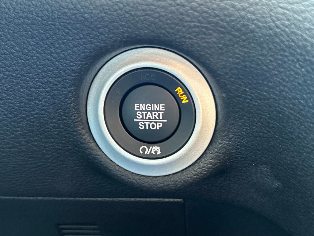 2026 Chrysler Pacifica Select - Photo 29