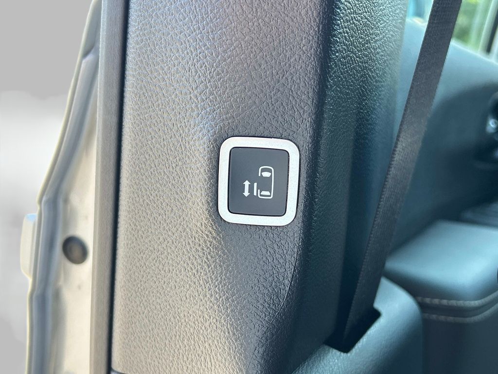 2026 Chrysler Pacifica Select - Photo 23