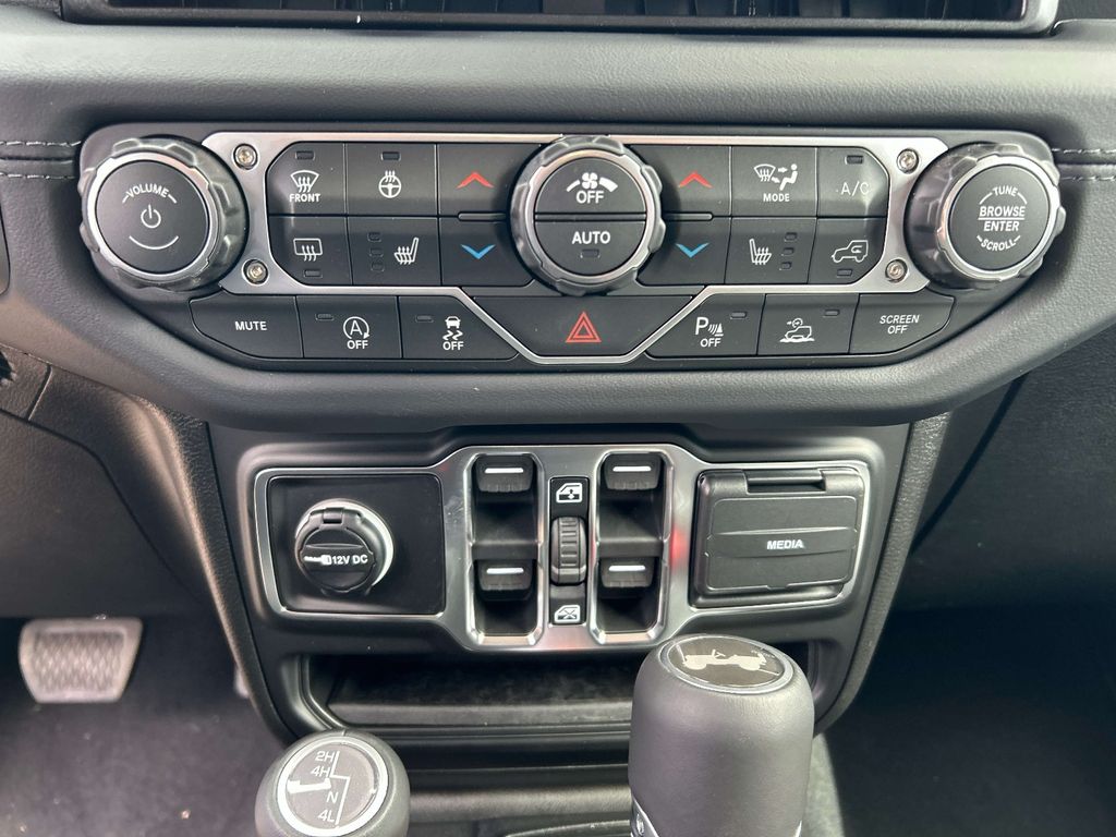 2026 Jeep Wrangler 4-Door Sahara - Photo 12
