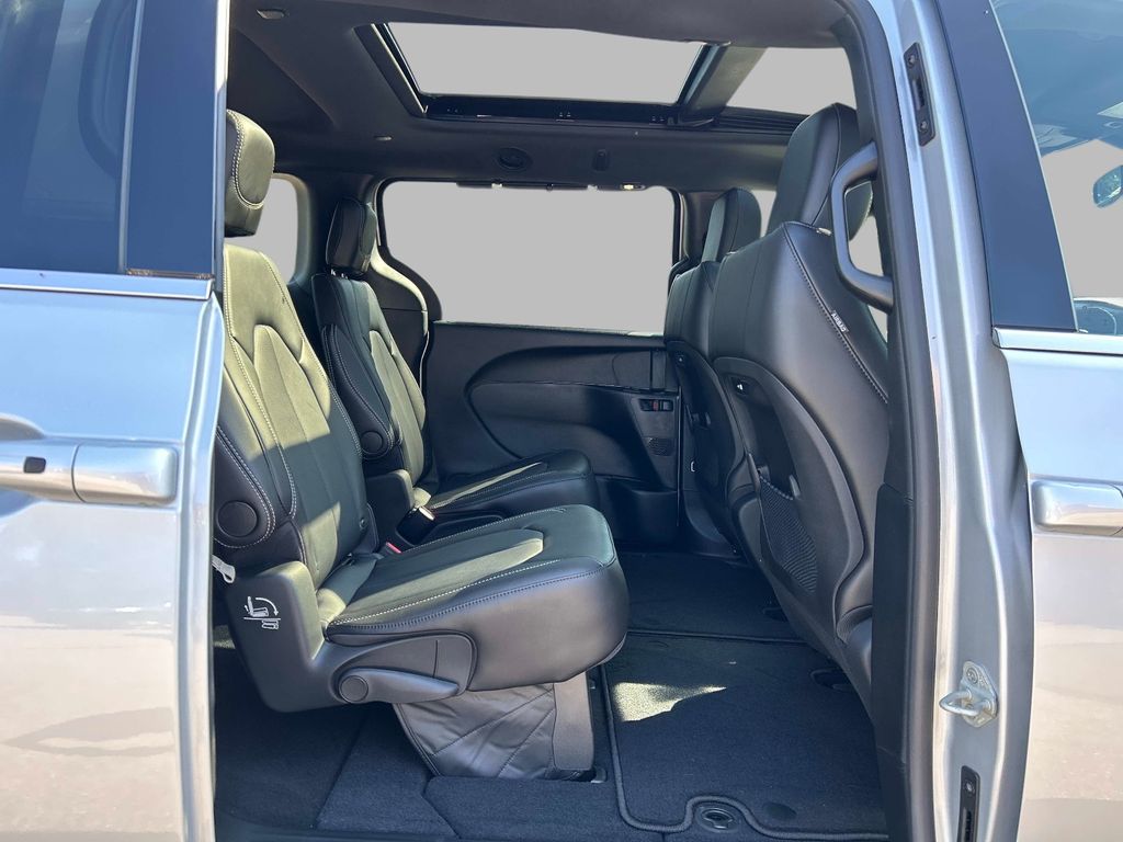 2026 Chrysler Pacifica Select - Photo 19