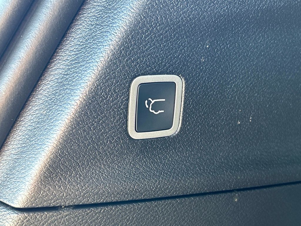 2026 Chrysler Pacifica Select - Photo 12