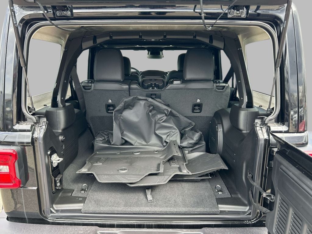 2026 Jeep Wrangler 4-Door Sahara - Photo 6