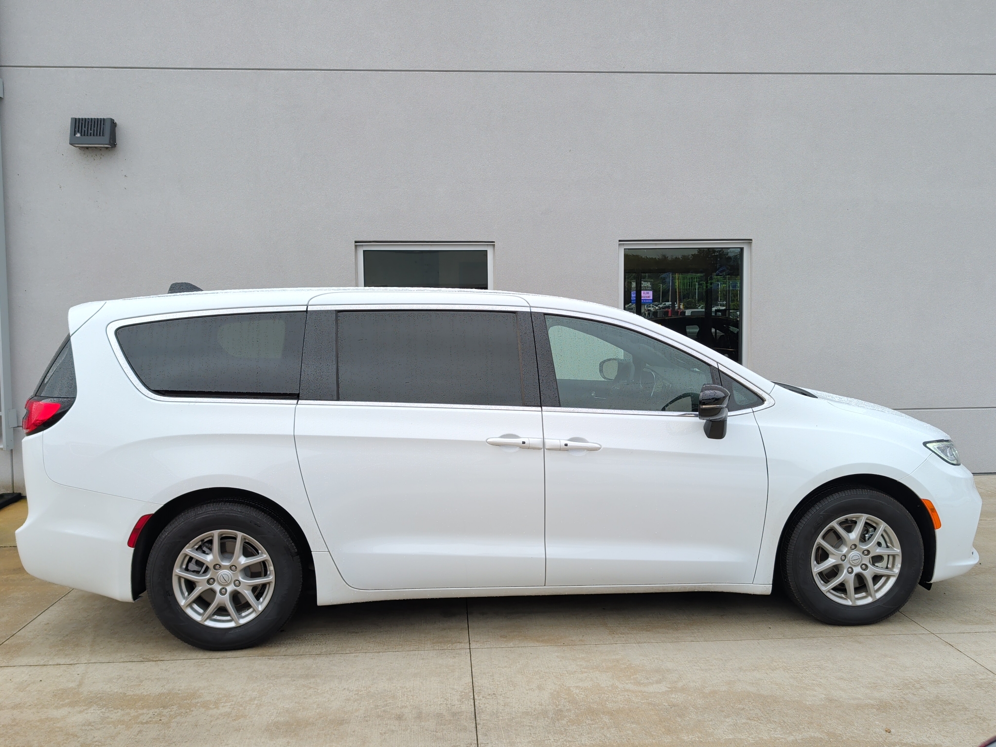 Used 2026 Chrysler Pacifica Select Van Passenger Van
