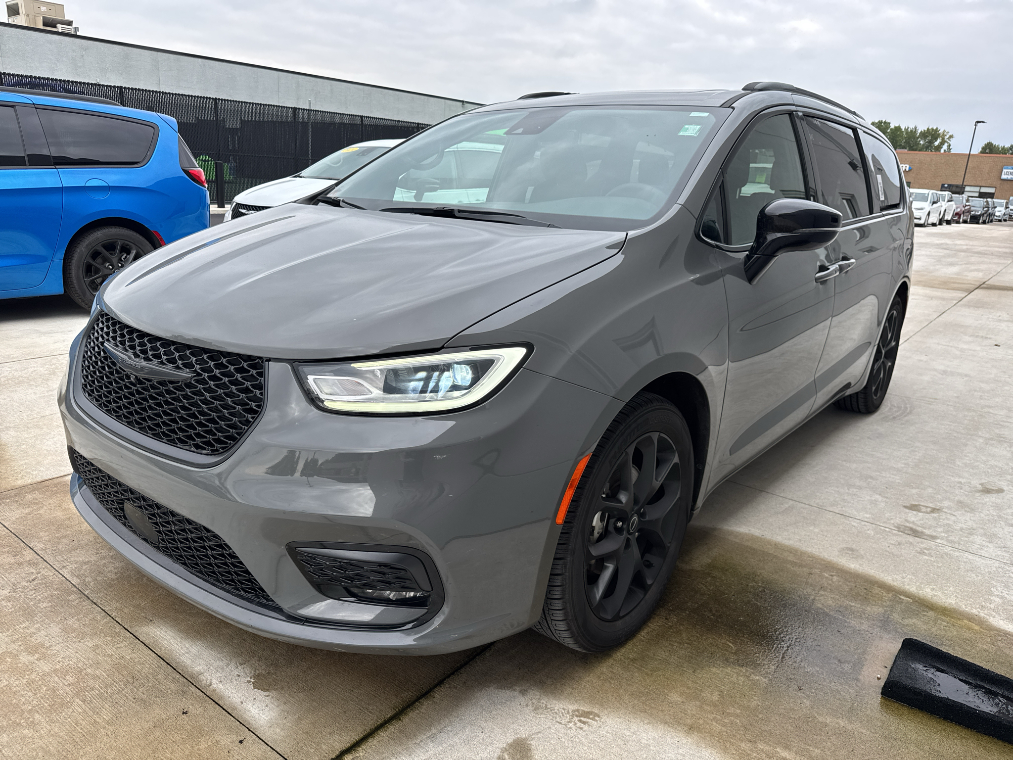 Used 2025 Chrysler Pacifica Limited Van Passenger Van