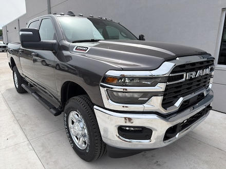 2026 Ram 2500 TRADESMAN CREW CAB 4X4 6'4 BOX Pickup