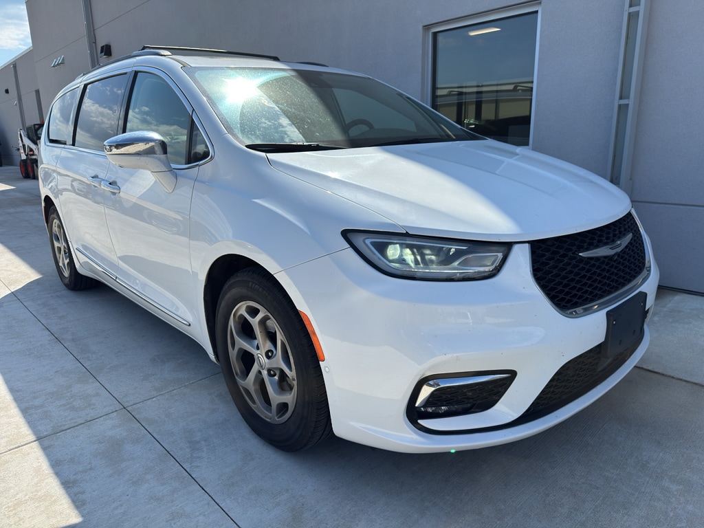 Used 2022 Chrysler Pacifica Limited Van Passenger Van