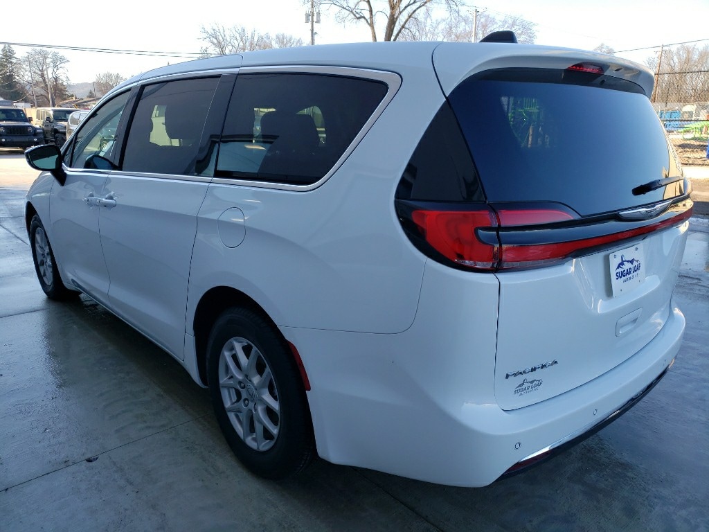 Used 2024 Chrysler Pacifica Touring L Van Passenger Van