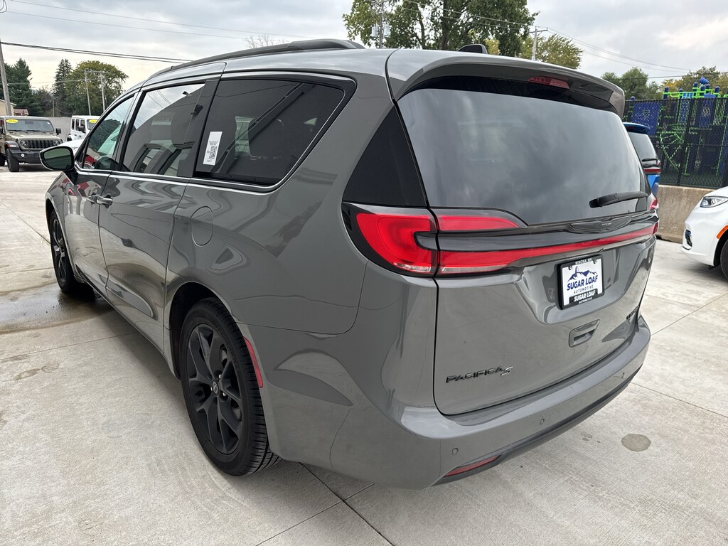 Used 2025 Chrysler Pacifica Limited Van Passenger Van