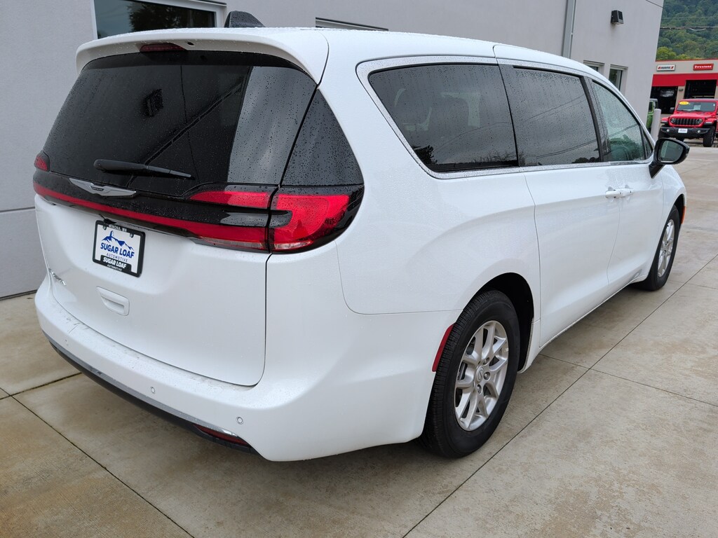 Used 2026 Chrysler Pacifica Select Van Passenger Van