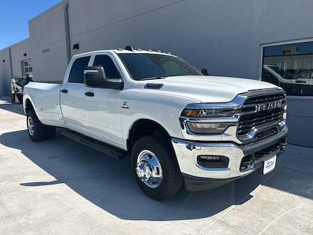 2026 Ram 3500 TRADESMAN CREW CAB 4X4 8' BOX Pickup