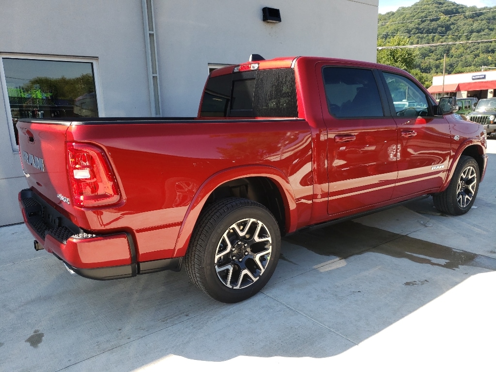 New 2027 Ram 1500 LARAMIE CREW CAB 4X4 5'7 BOX Pickup