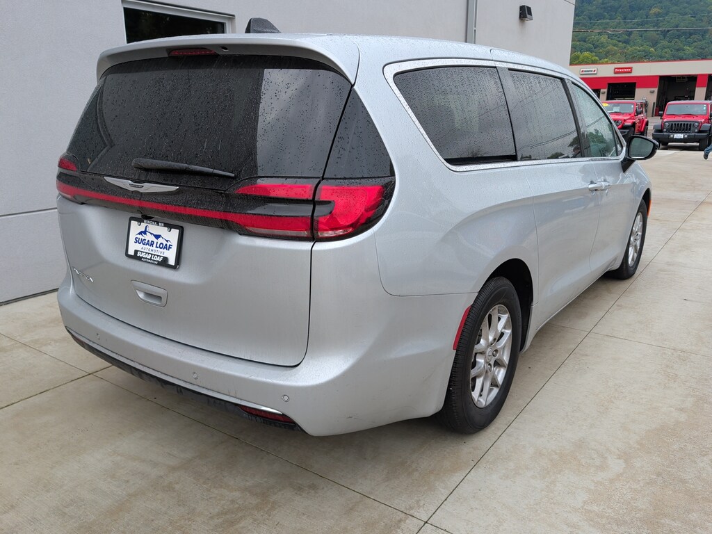 Certified 2026 Chrysler Pacifica Select Van Passenger Van