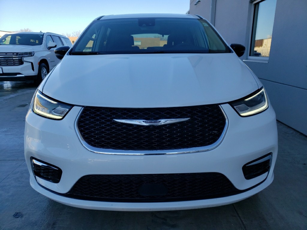 Used 2024 Chrysler Pacifica Touring L Van Passenger Van