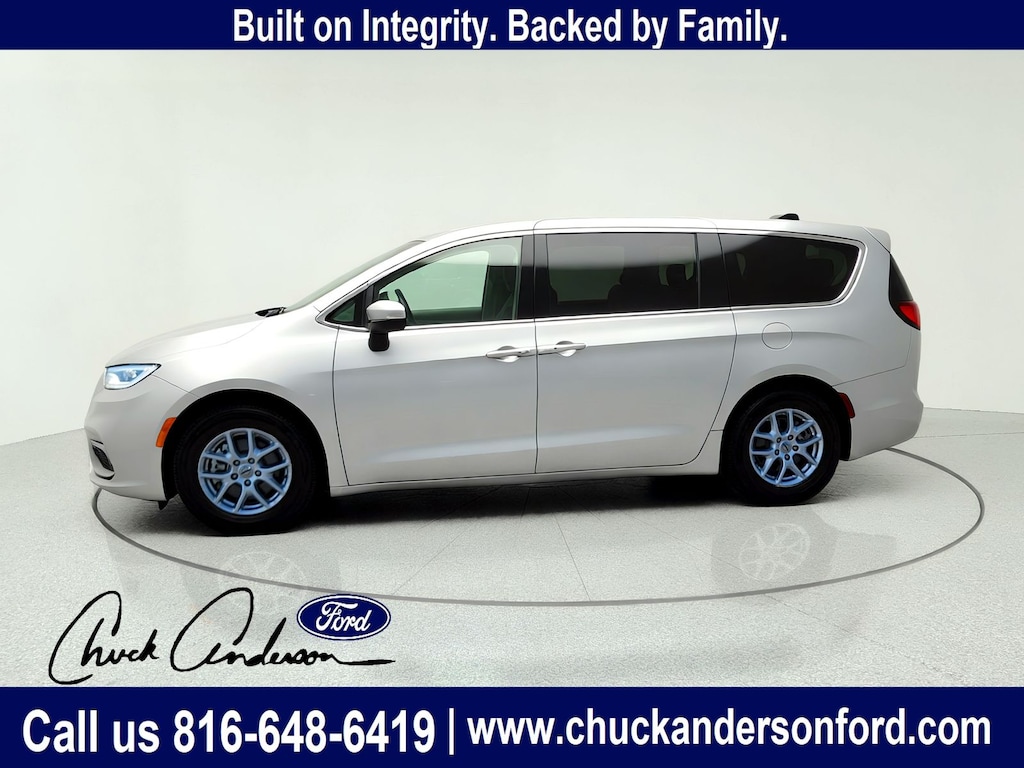 Used 2023 Chrysler Pacifica Touring L Van Passenger Van