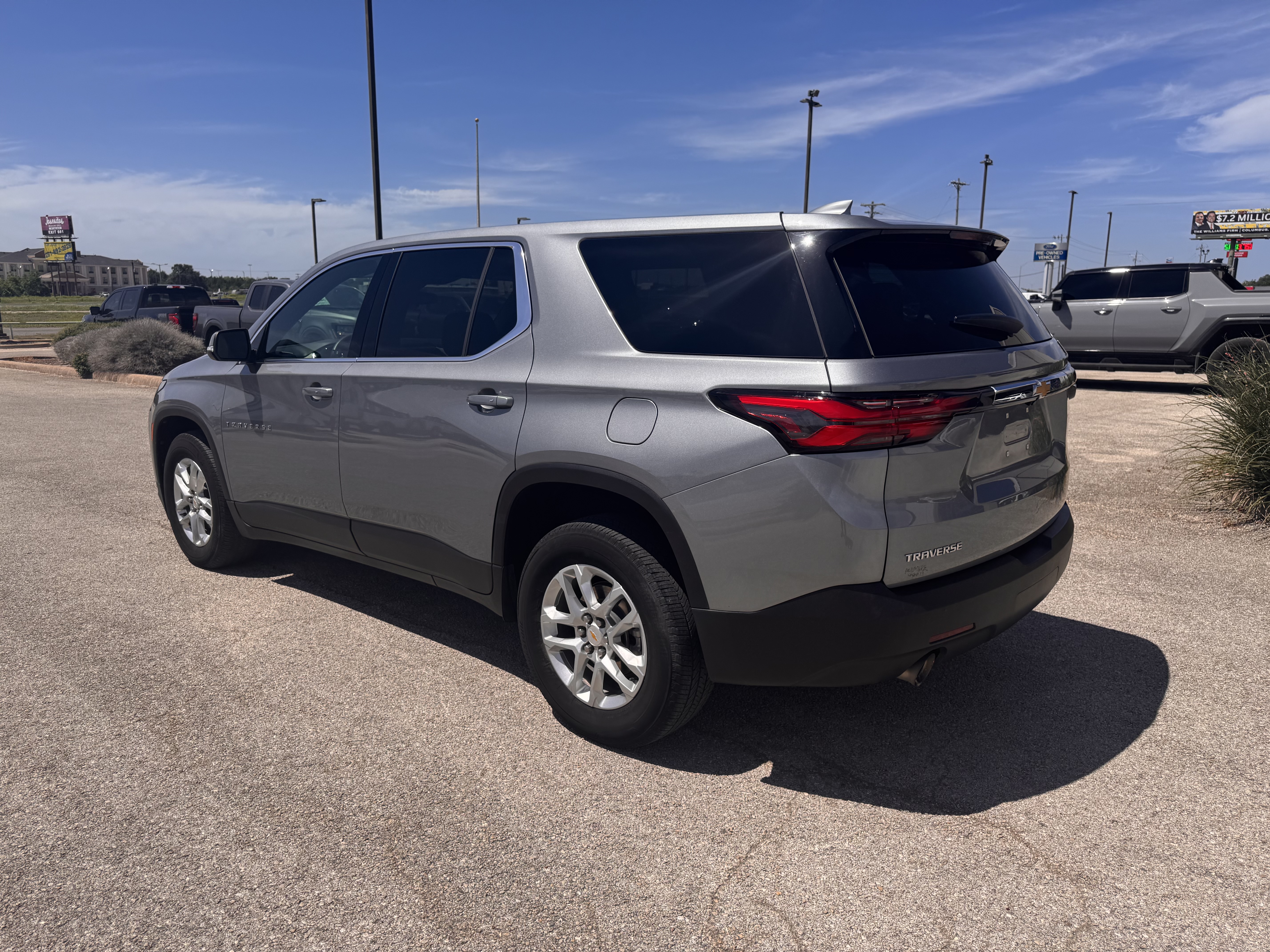 Used 2023 Chevrolet Traverse LS w/1LS SUV