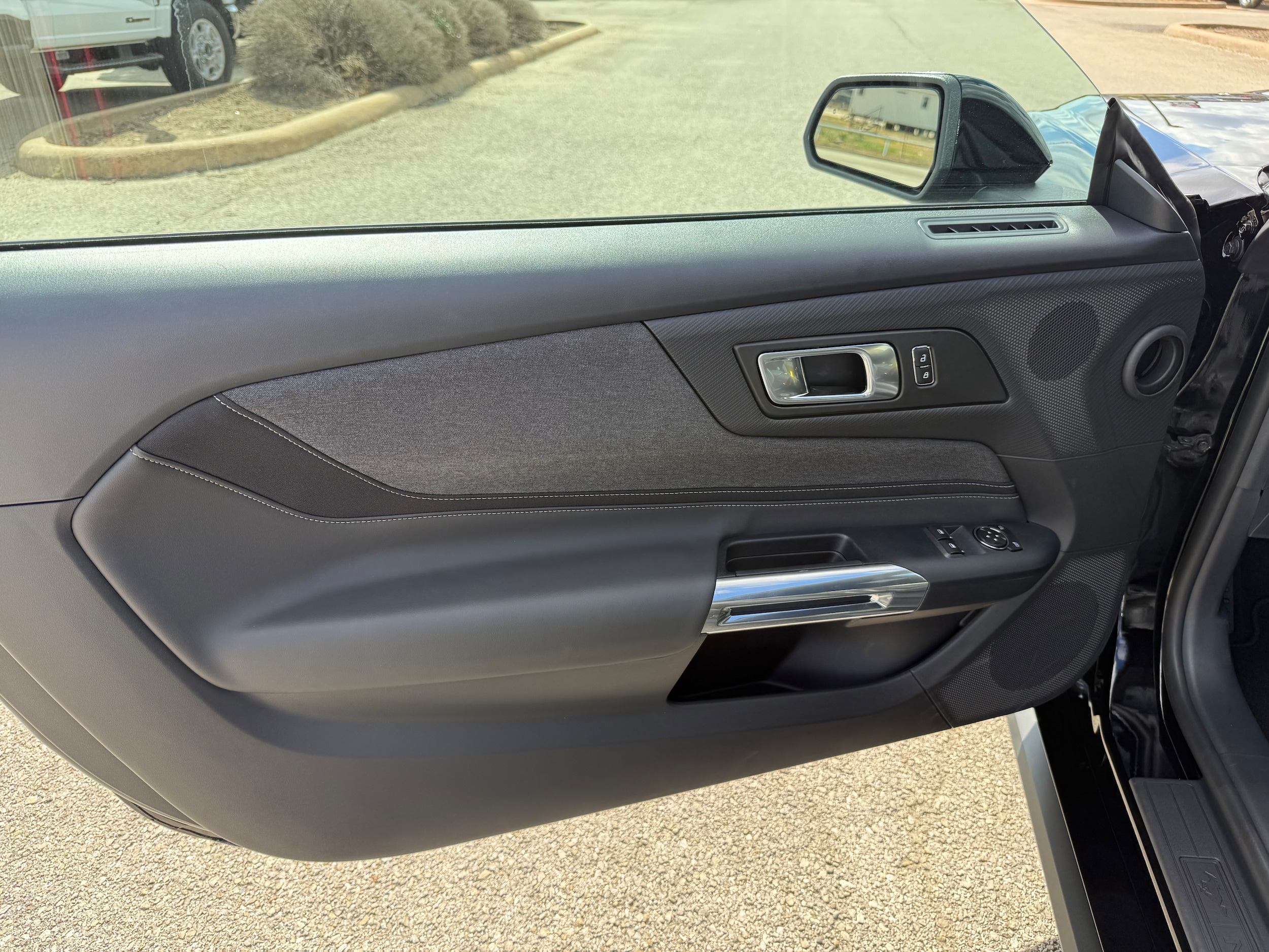 2025 Ford Mustang EcoBoost Fastback - Photo 10