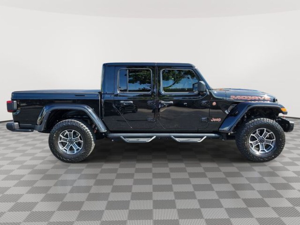 Used 2025 Jeep Gladiator Mojave Truck