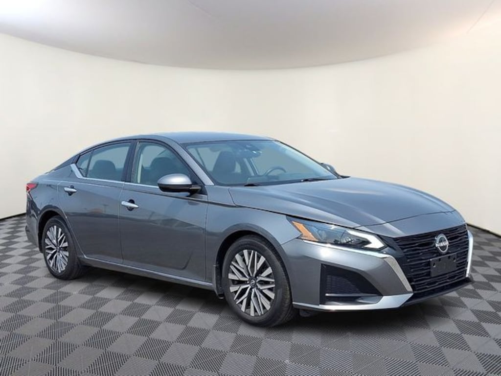 Used 2023 Nissan Altima 2.5 SV Sedan
