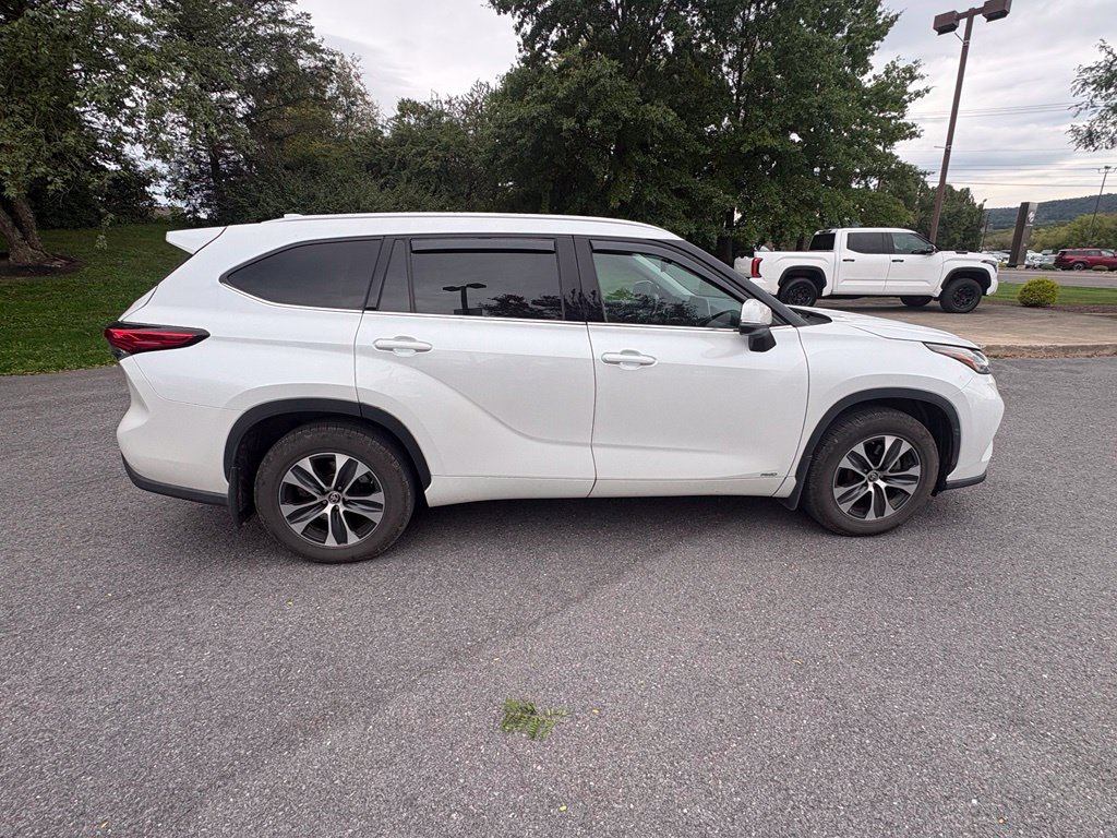 Used 2022 Toyota Highlander Hybrid XLE SUV