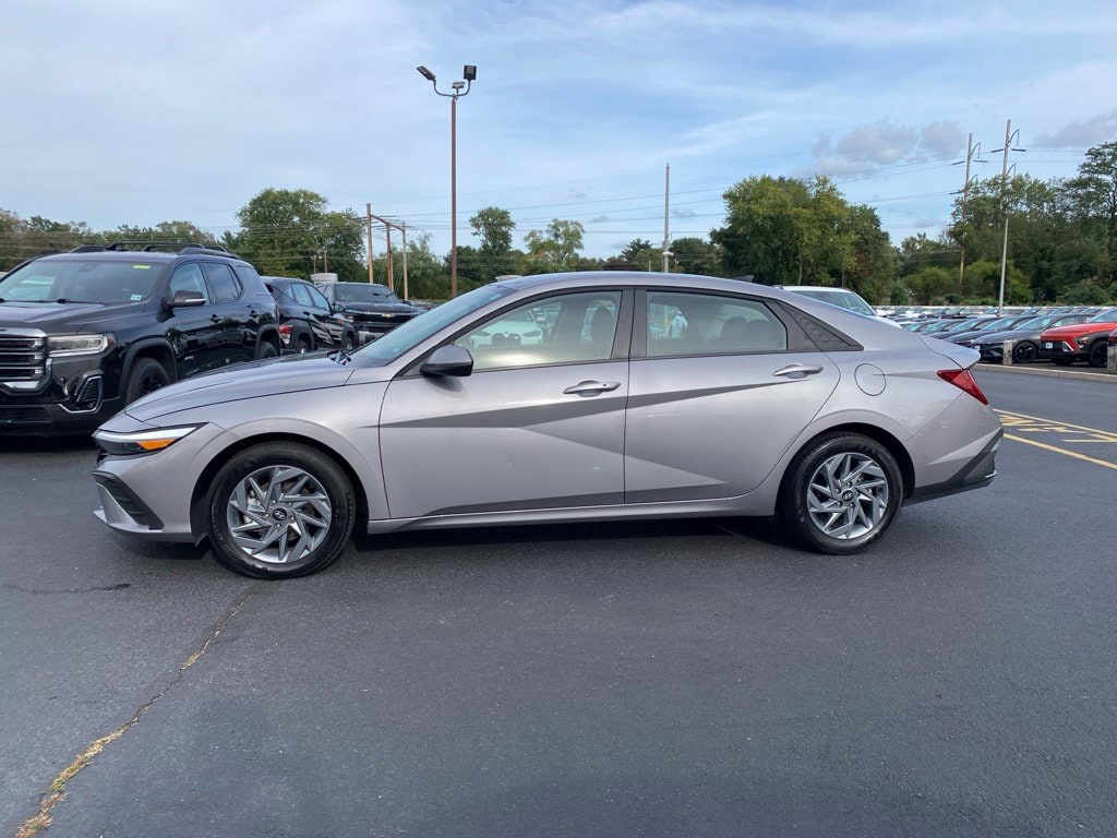 2025 Hyundai Elantra Blue - Photo 7