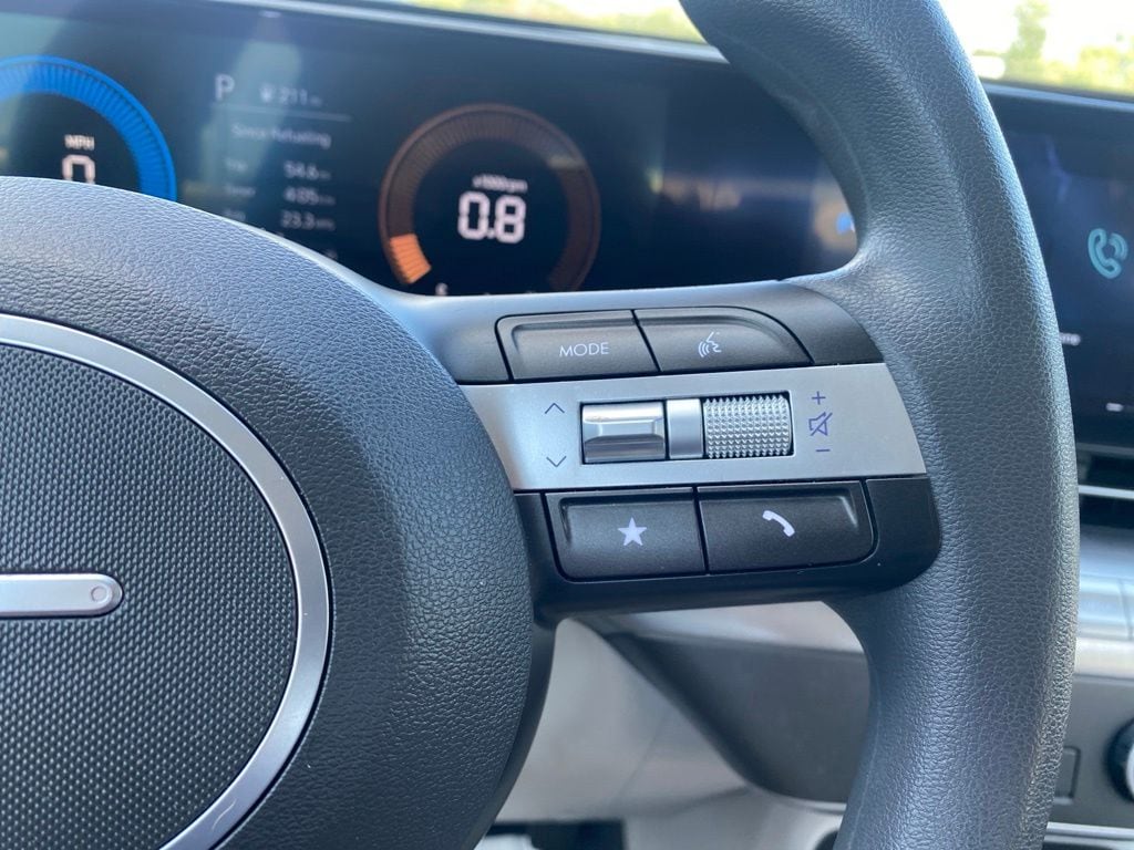 2024 Hyundai Kona SE - Photo 21