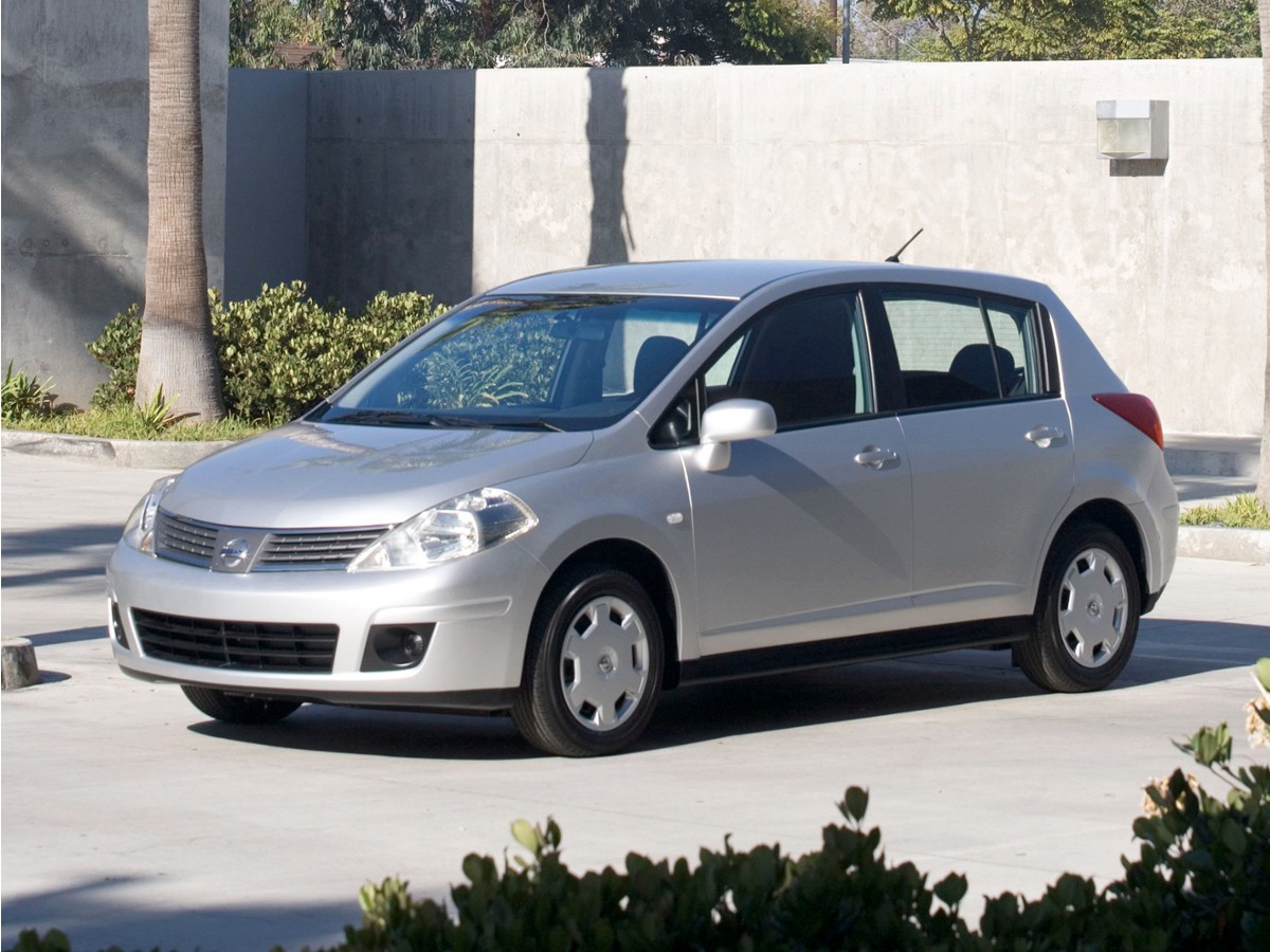  Nissan Versa