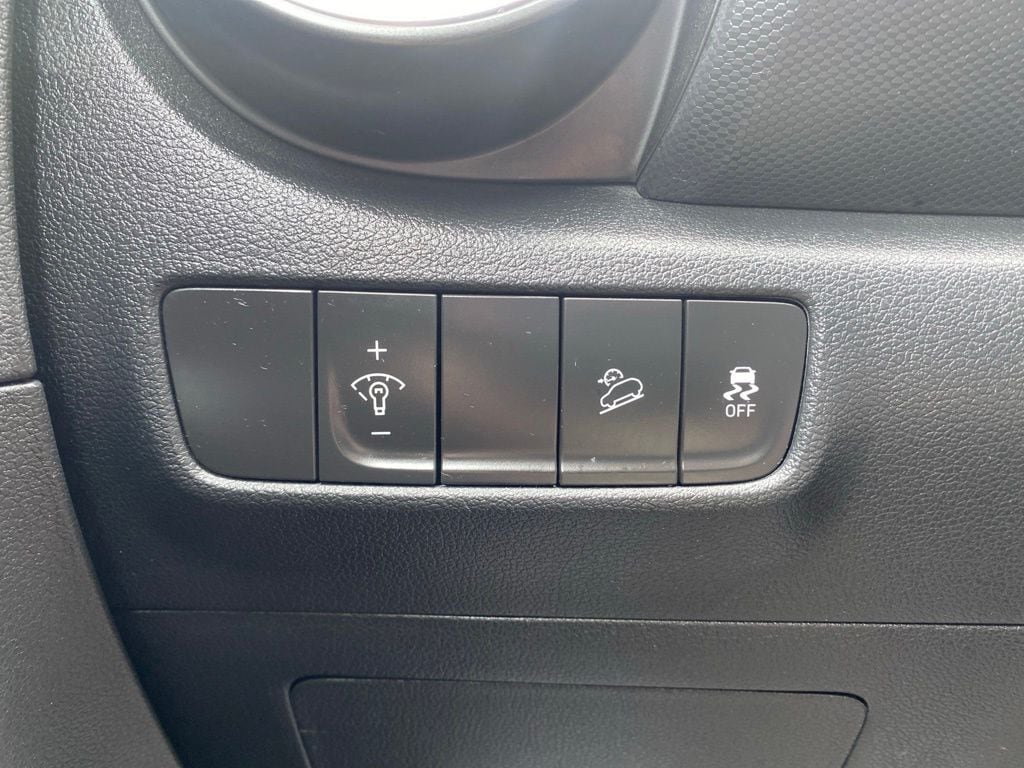 2023 Hyundai Kona SEL - Photo 23